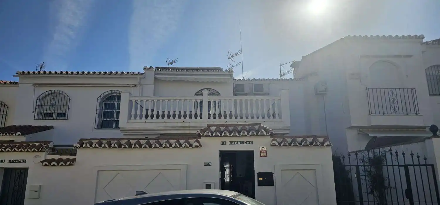 Vista exterior de Casa o xalet en venda en Alhaurín de la Torre amb Aire condicionat, Calefacció i Terrassa