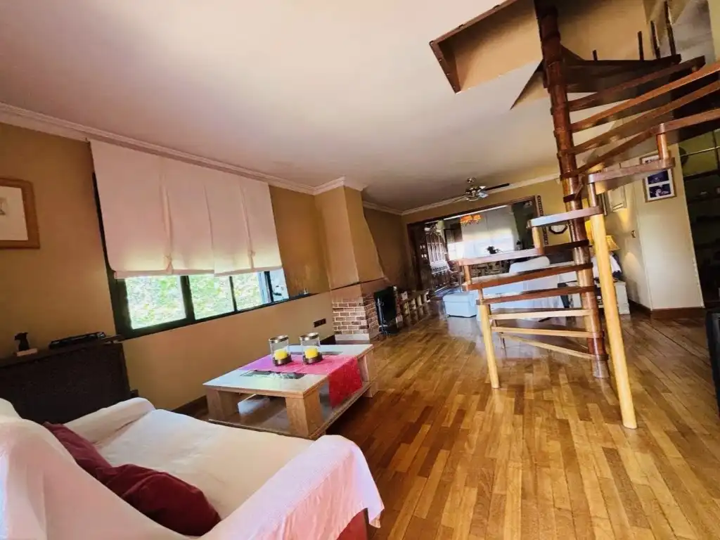 Sala d'estar de Àtic en venda en Rozas Centro