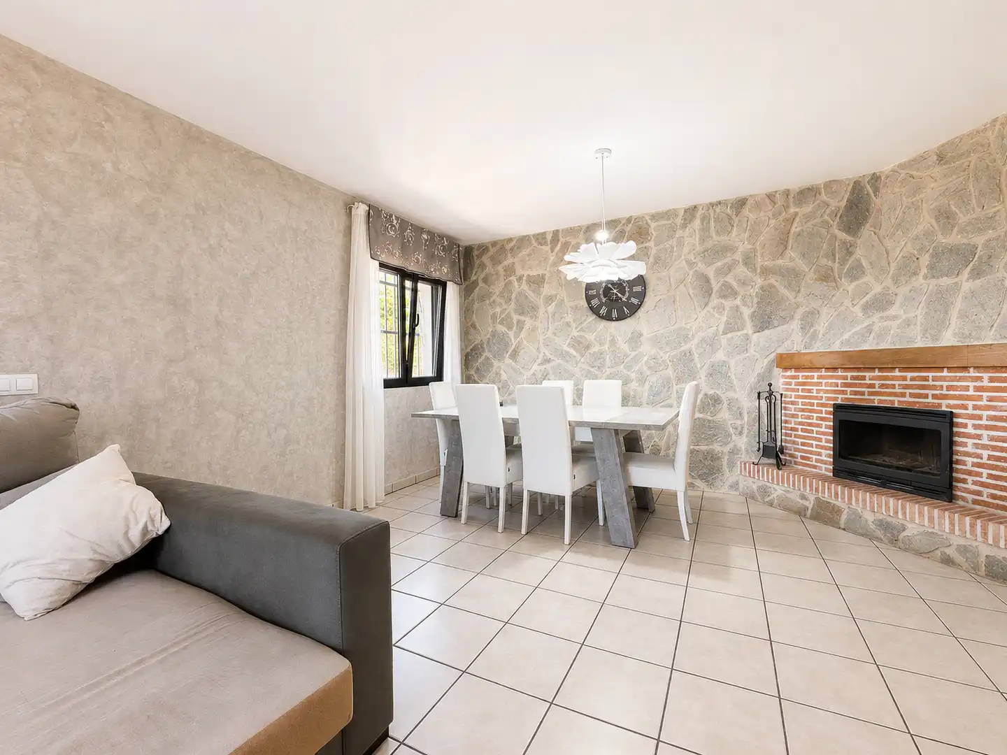 Comedor de Casa o chalet en venta en Nuevo Baztán con Aire acondicionado, Calefacción y Jardín privado