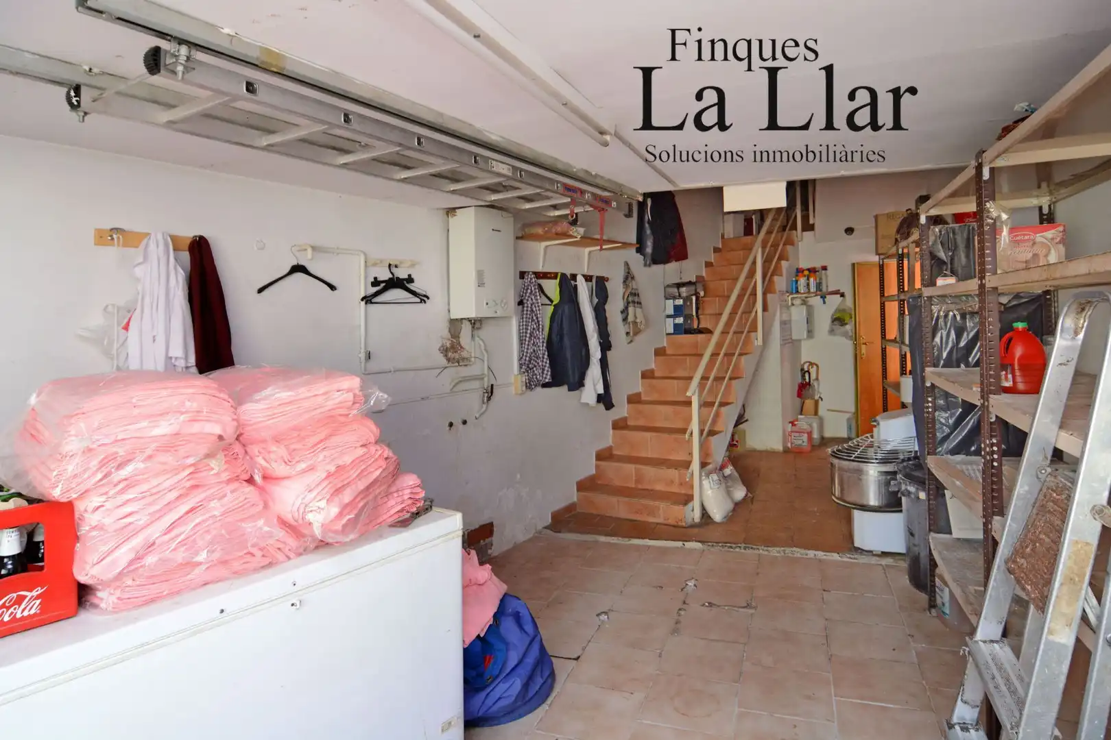 Commercial properties for sale in d'Ernest Lluch, Torrent Ballester