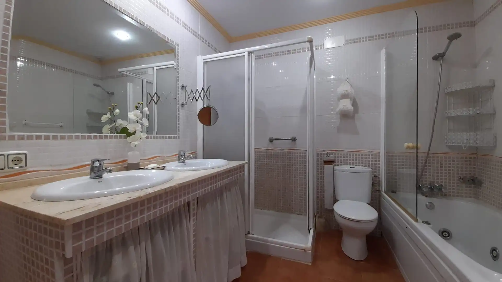 Bathroom of Houses for sale in Córdoba  with Air Conditioner, Heating and Private garden