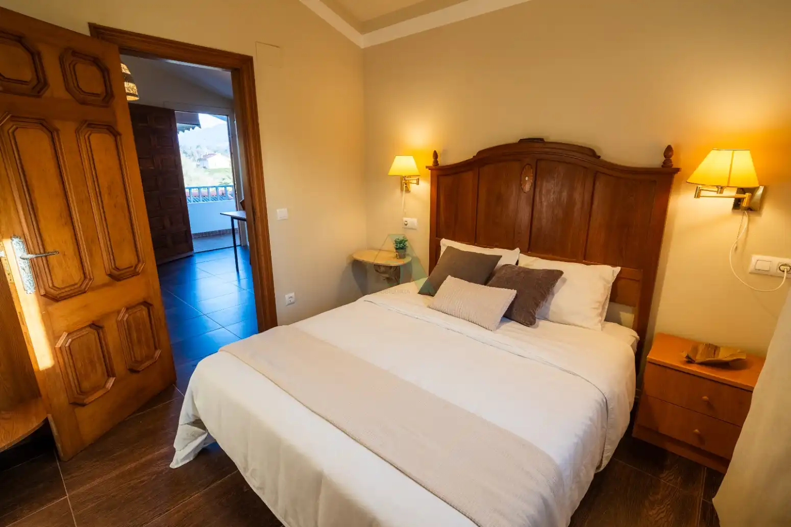 Dormitori de Casa o xalet en venda en Llanes amb Jardí privat, Terrassa i Piscina