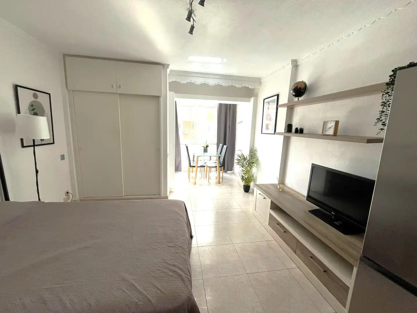Vivienda con piscina en venta en Avenida Gamonal 2, imagen 2