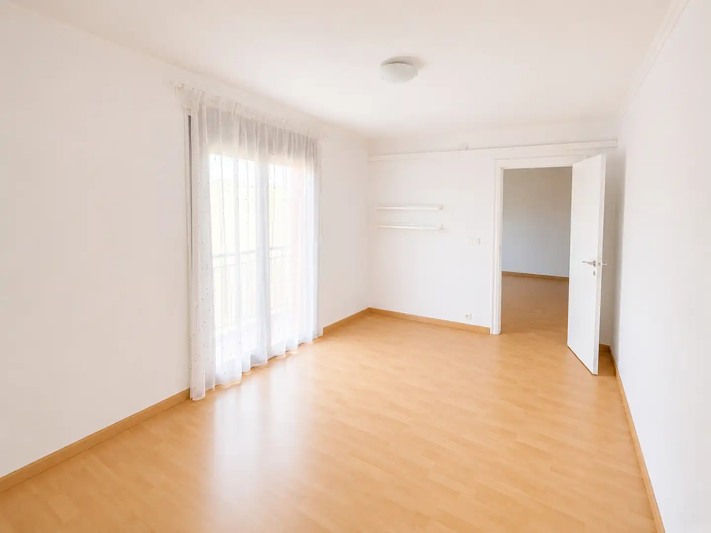 Dormitori de Pis en venda en Santa Coloma de Gramenet amb Aire condicionat, Parquet i Balcó
