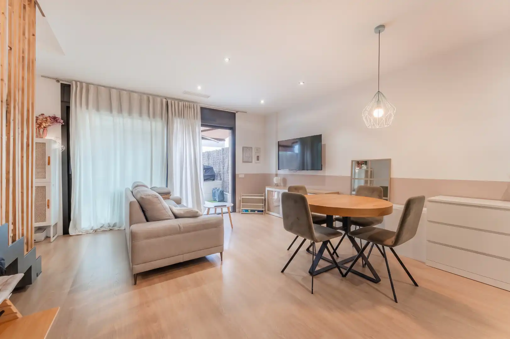Sala de estar de Planta baja en venta en L'Ametlla del Vallès con Aire acondicionado, Calefacción y Jardín privado