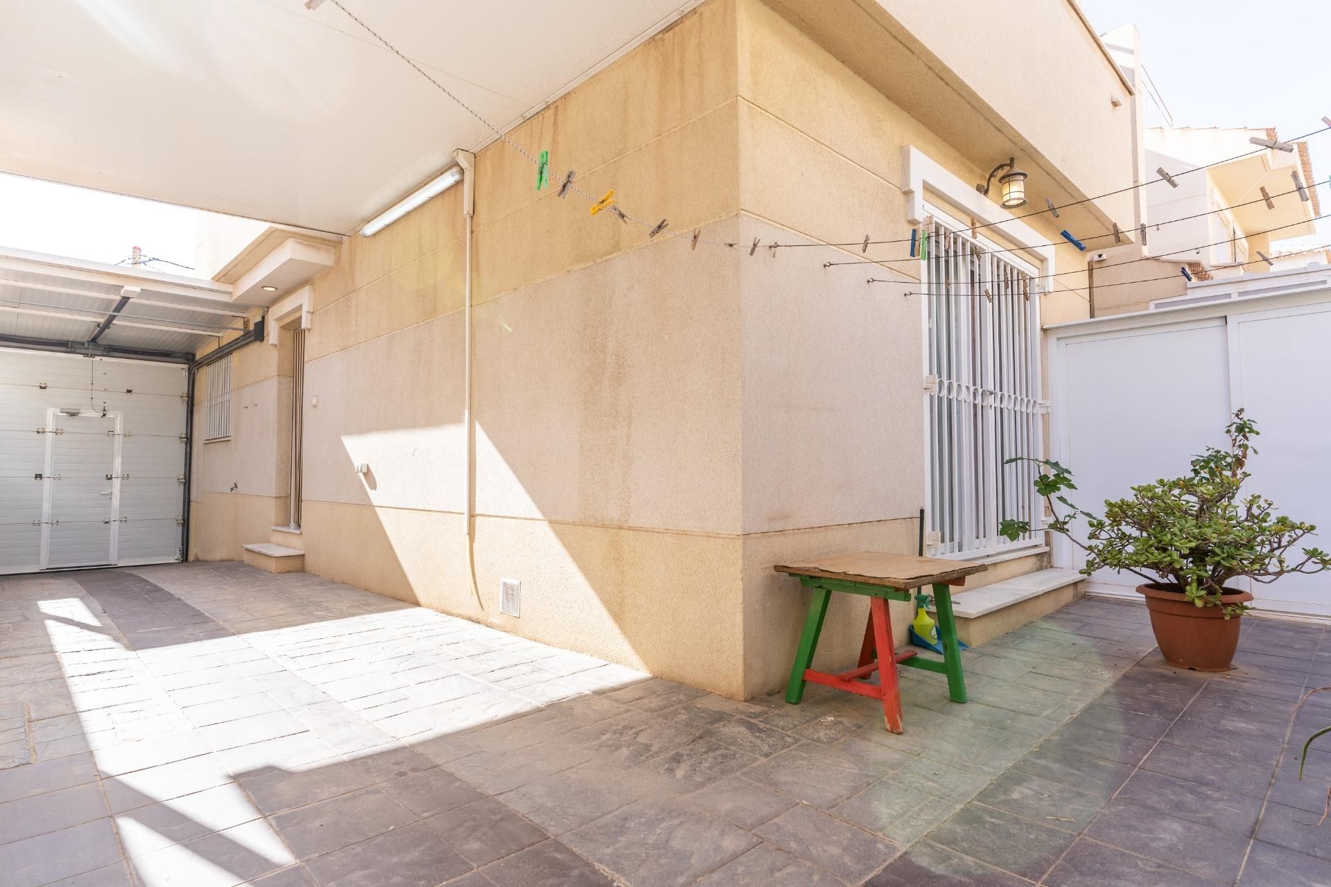 Vista exterior de Casa adosada en venda en  Almería Capital amb Terrassa i Traster