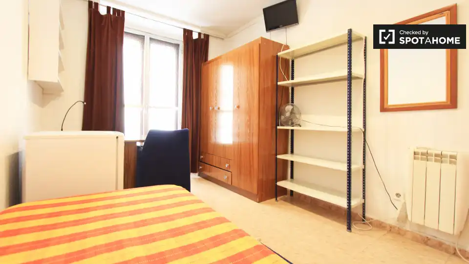 Room in Universidad - Malasaña