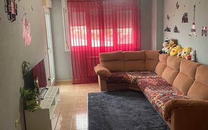 Sala d'estar de Pis en venda en Cuéllar amb Calefacció, Moblat i Forn