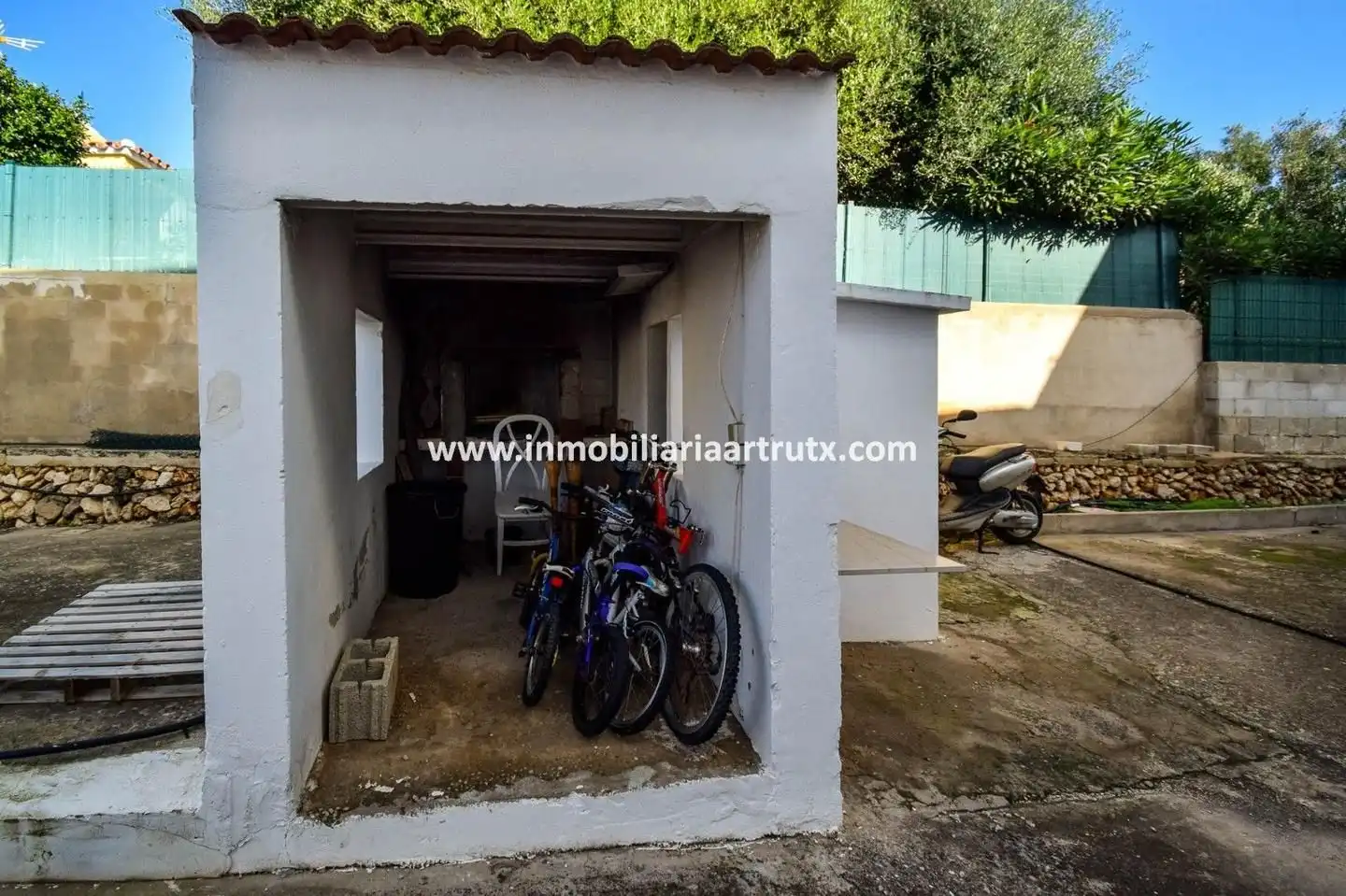 Vista exterior de Casa o xalet en venda en Ciutadella de Menorca amb Aire condicionat, Jardí privat i Terrassa