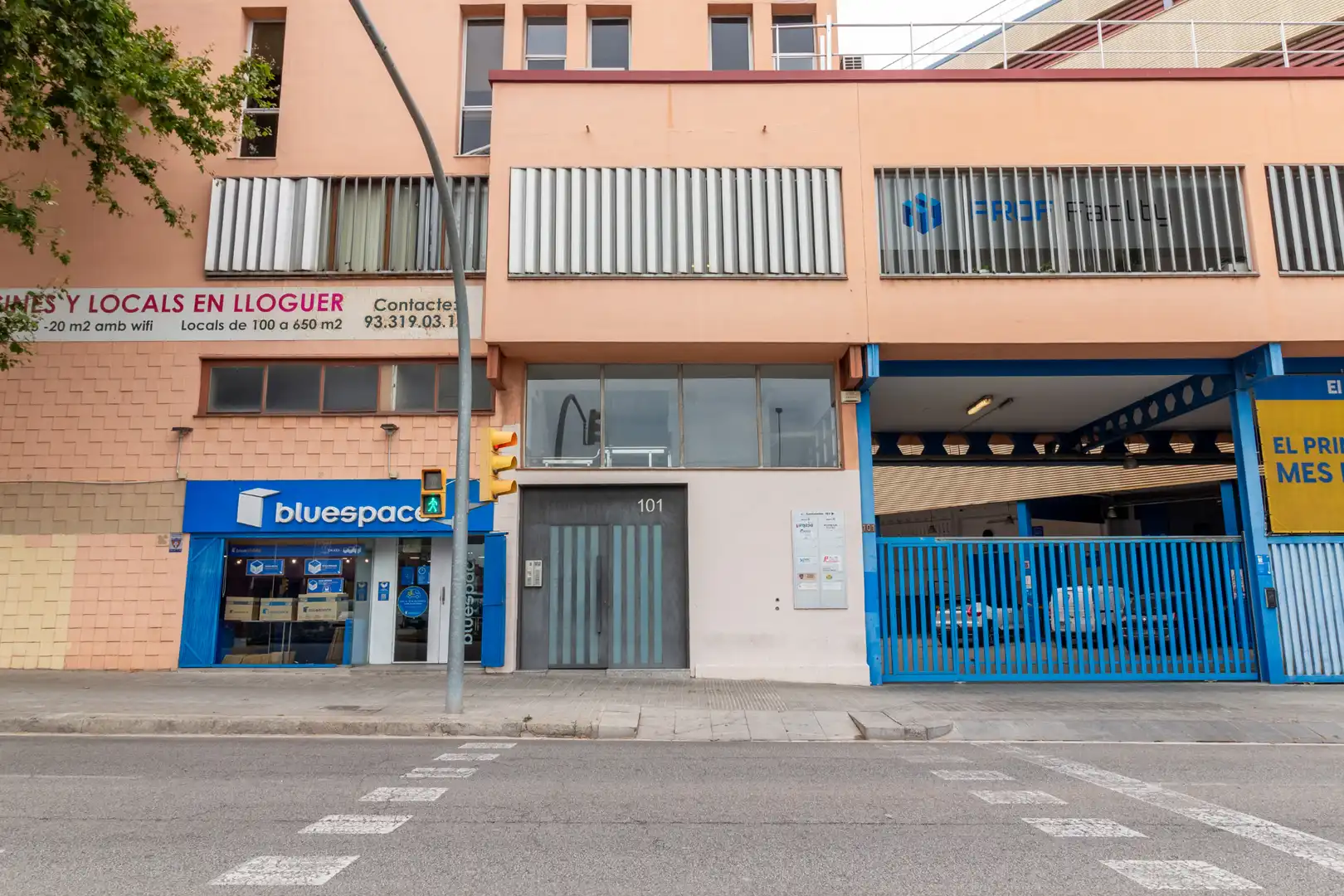 Exterior view of Storage room for rent in Barcelona  with Alarm
