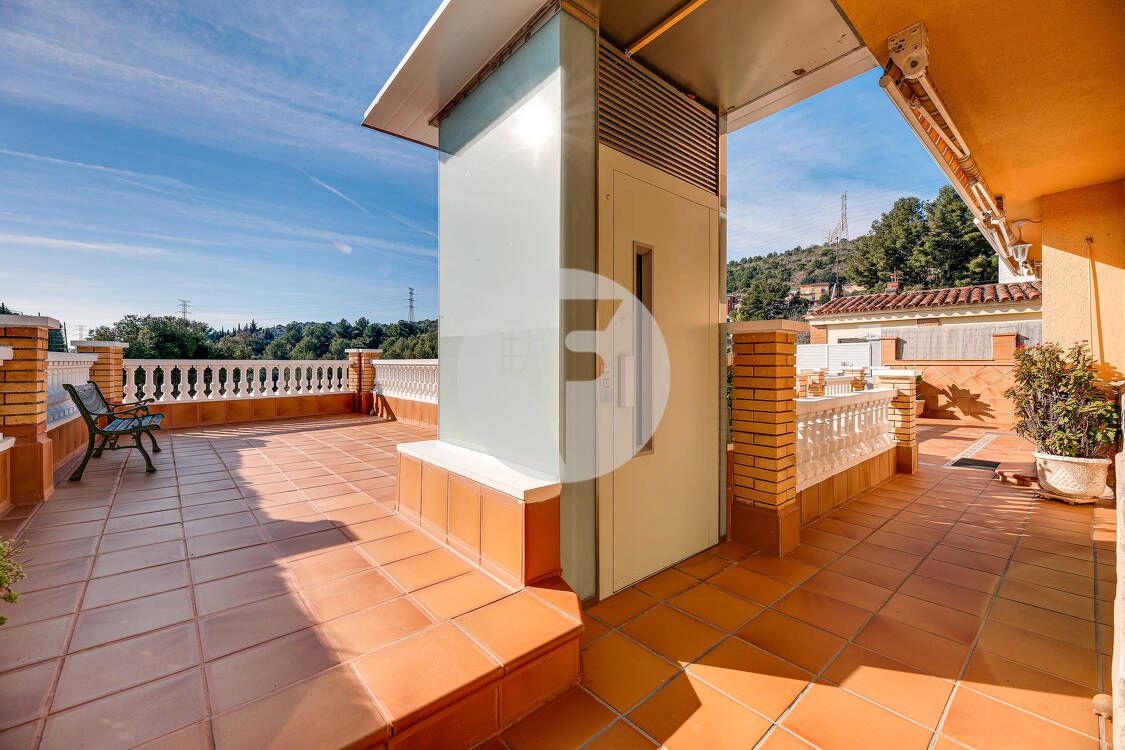 Exterior view of Houses for sale in Sant Boi de Llobregat  with Air Conditioner, Heating and Terrace