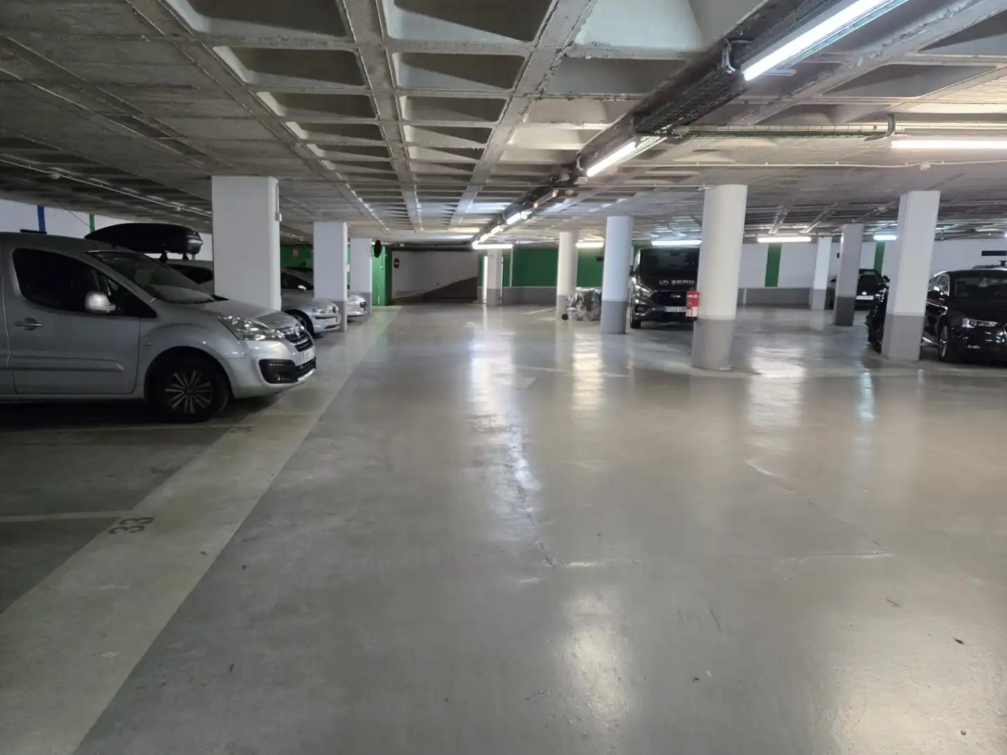 Aparcament de Garatge en venda en Sant Feliu de Llobregat amb Alarma