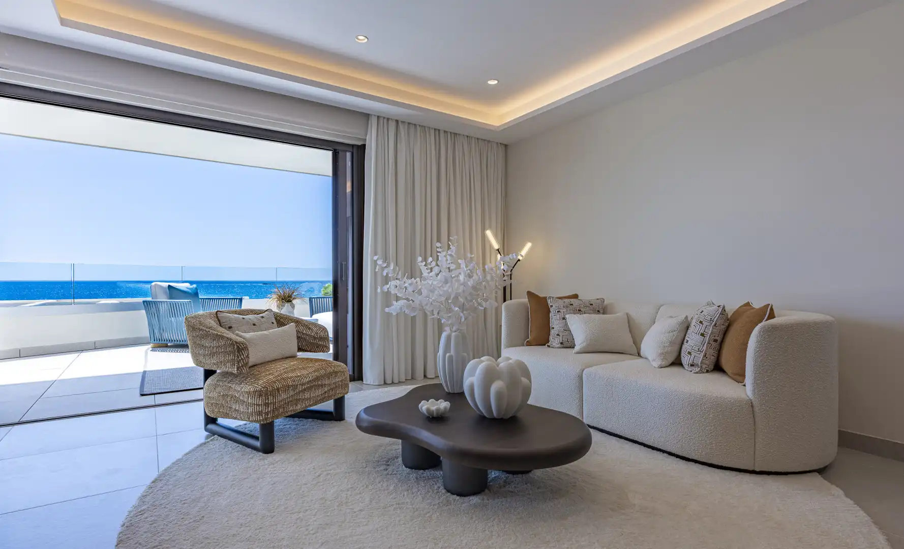 Wohnzimmer von Wohnungen zum Verkauf in Estepona mit Klimaanlage, Terrasse und Schwimmbad