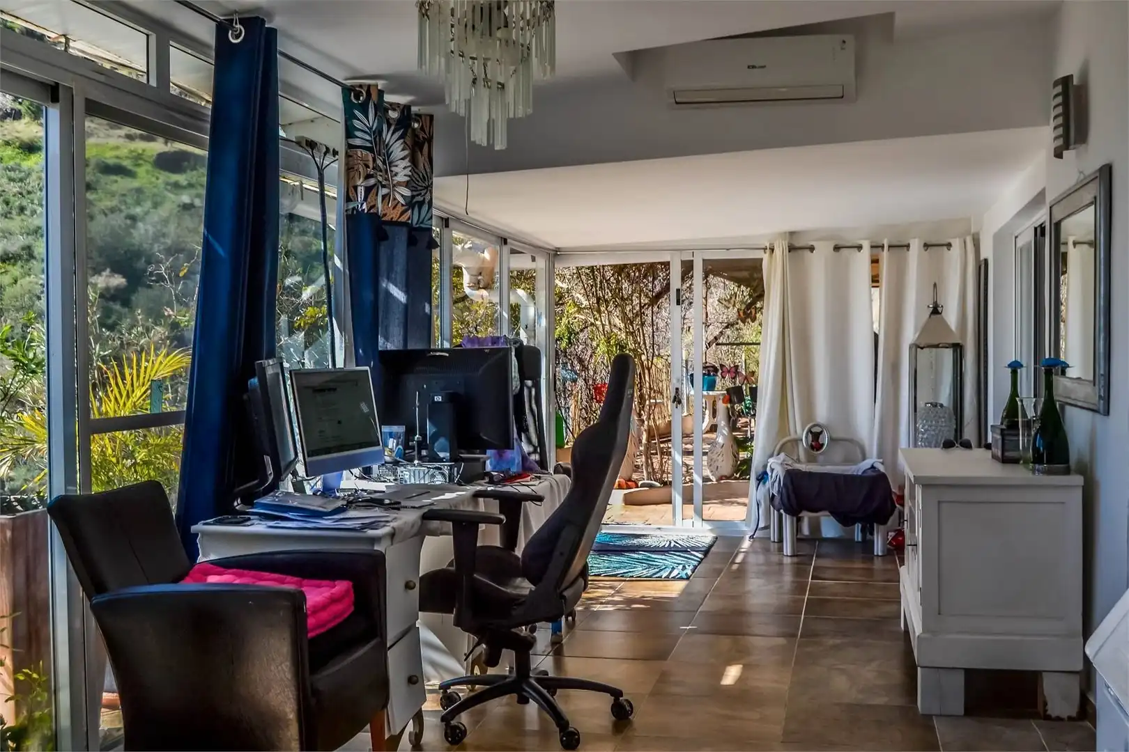Dormitori de Finca rústica en venda en Arenas amb Aire condicionat, Jardí privat i Terrassa