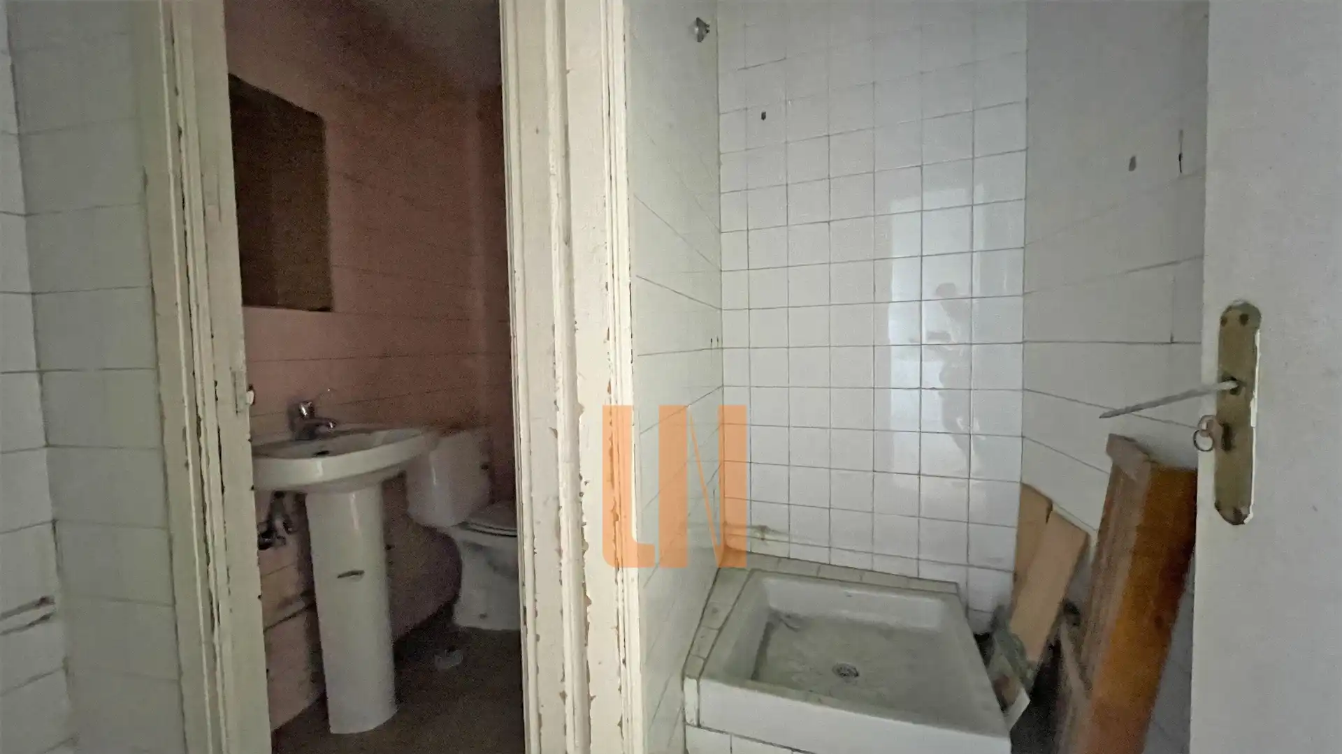 Baño de Local en venta en Oleiros