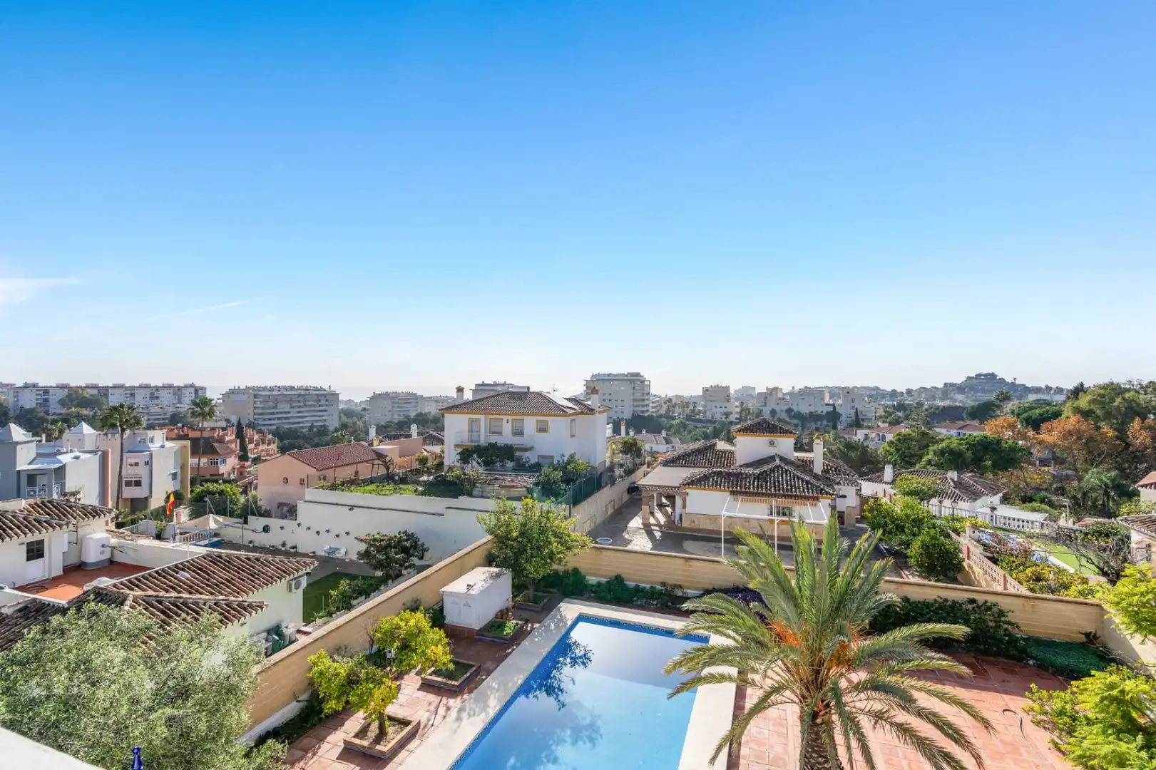 Vista exterior de Casa o xalet en venda en Benalmádena amb Aire condicionat, Terrassa i Traster