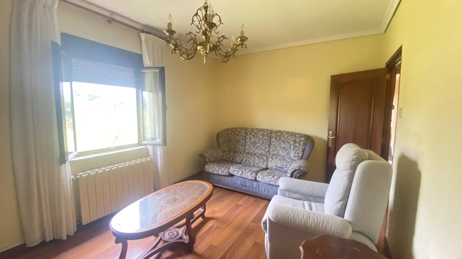 Wohnzimmer von Haus oder Chalet zum Verkauf in Polanco mit Heizung, Privatgarten und Parkett