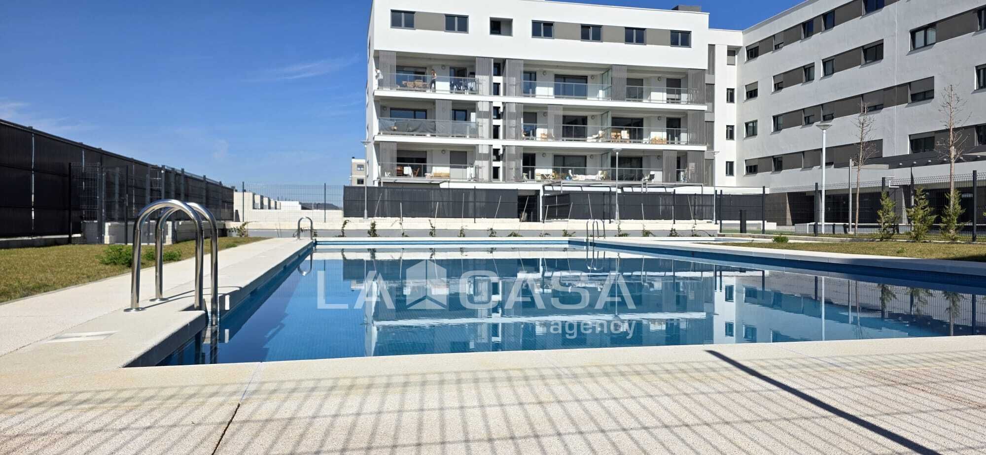 Swimming pool of Flat for sale in Valladolid Capital  with Terrace, Storage room and Swimming Pool