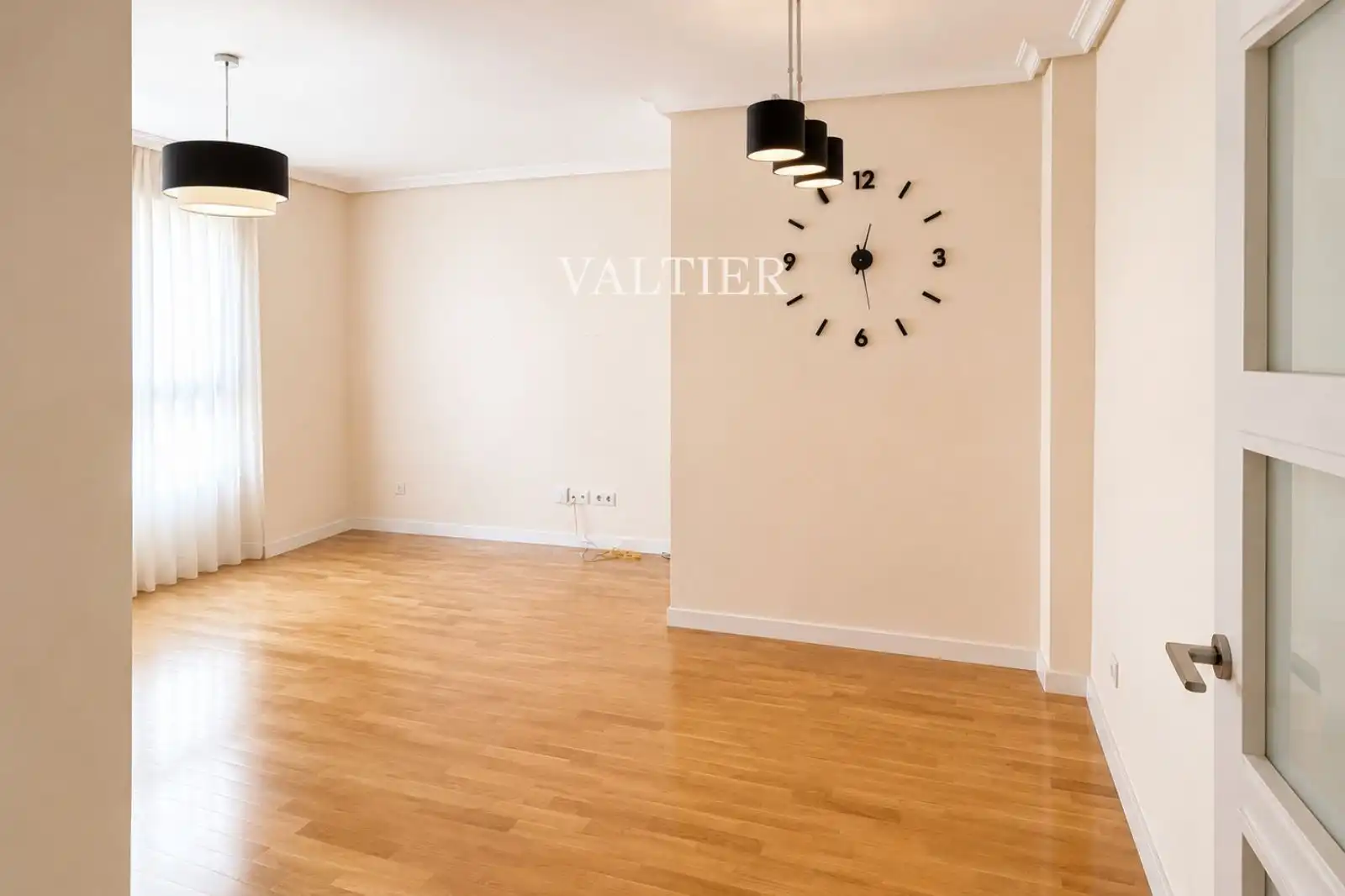 Sala de estar de Piso de alquiler en Madrid con Aire acondicionado, Piscina y Piscina comunitaria