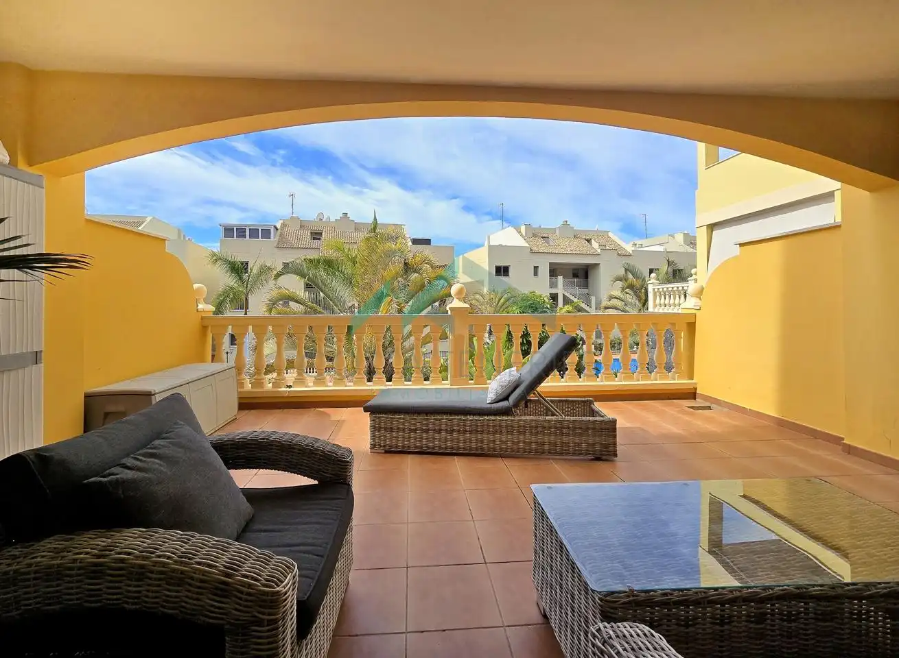 Terrasse von Erdgeschoss zum Verkauf in Arona mit Klimaanlage, Terrasse und Möbliert