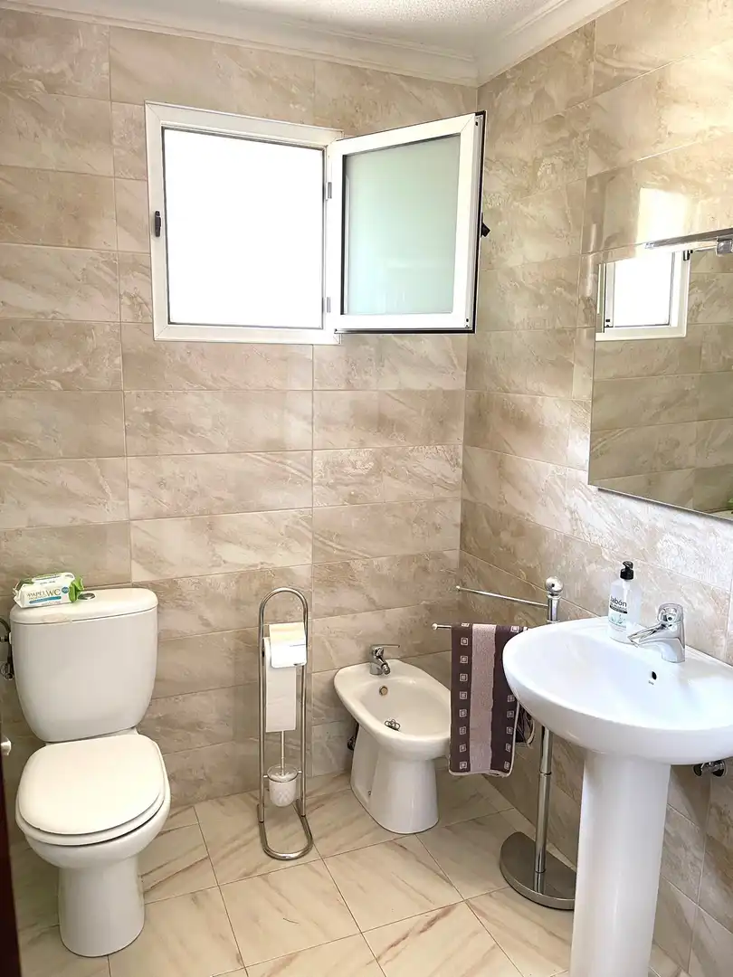 Badezimmer von Haus oder Chalet zum Verkauf in Mula mit Privatgarten, Terrasse und Abstellraum