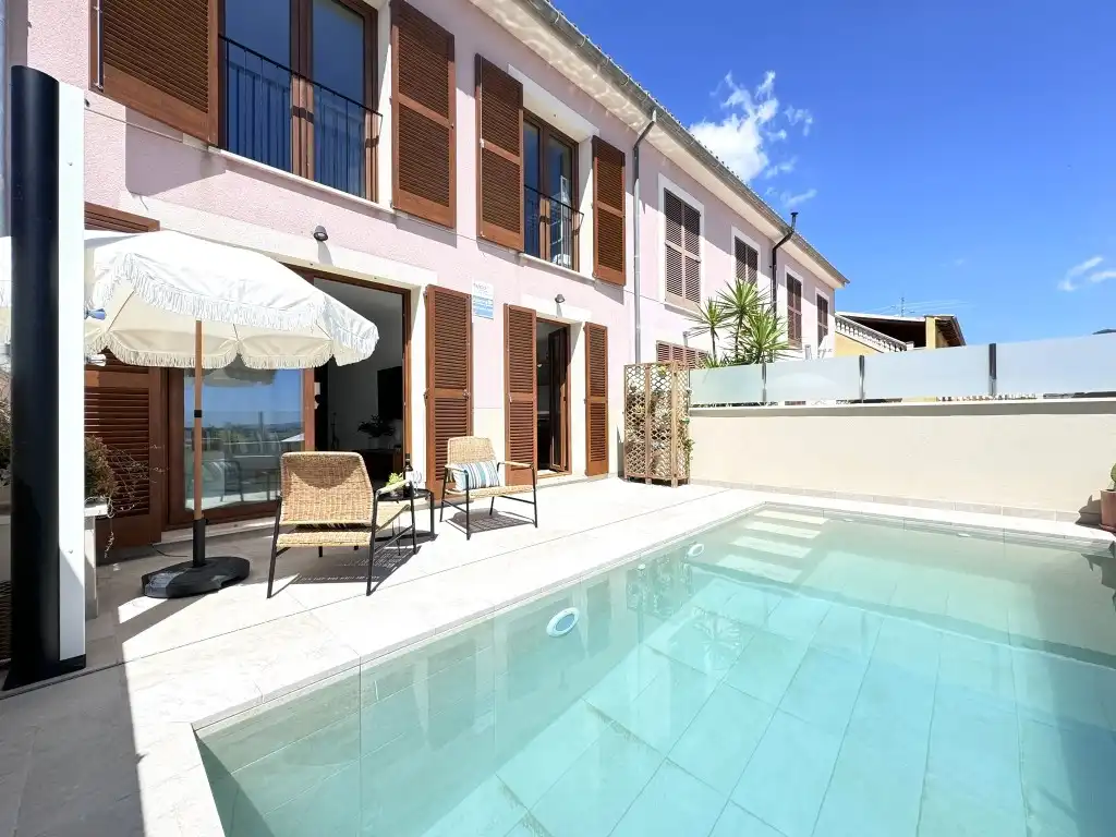 Semi-detached house with pool to rent in Selva