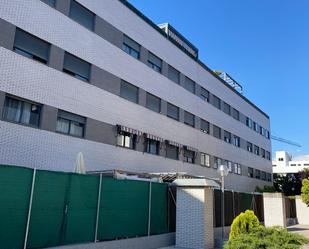 Vista exterior de Àtic en venda en Colmenar Viejo amb Aire condicionat, Terrassa i Piscina