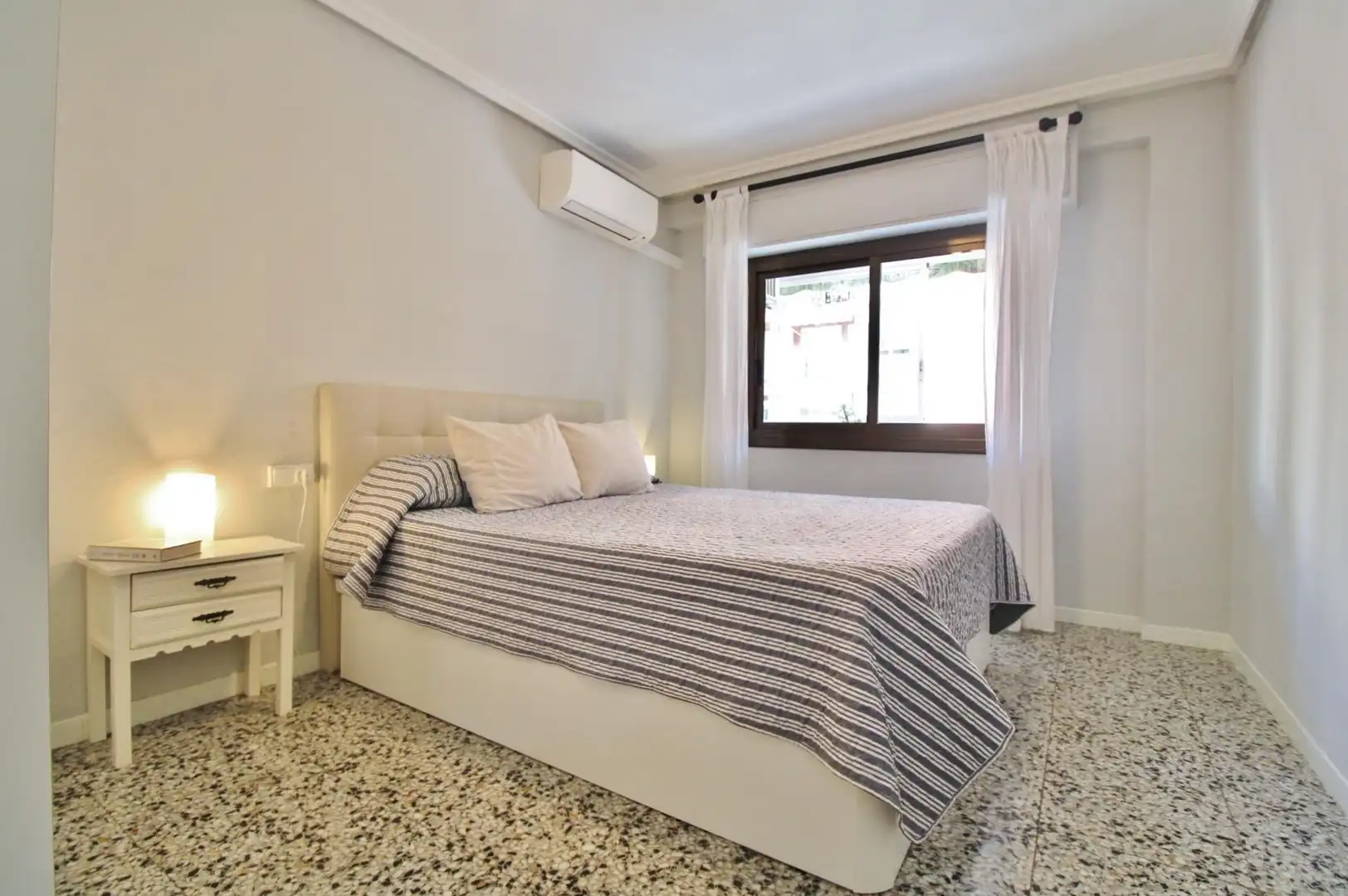 Habitación de Piso en venta en Alicante / Alacant con Aire acondicionado, Calefacción y Terraza
