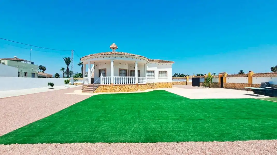 Detached house to rent in Cam. de Caturla