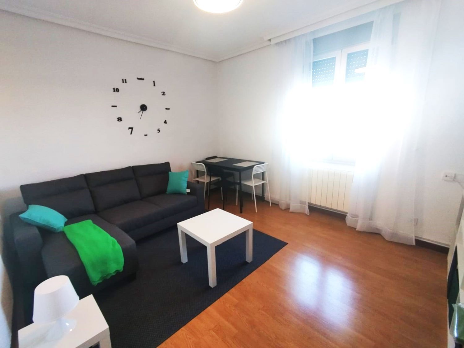 Sala de estar de Ático de alquiler en Salamanca Capital con Calefacción, Trastero y Amueblado