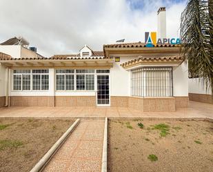 Vista exterior de Casa o xalet en venda en Jerez de la Frontera amb Aire condicionat, Calefacció i Jardí privat