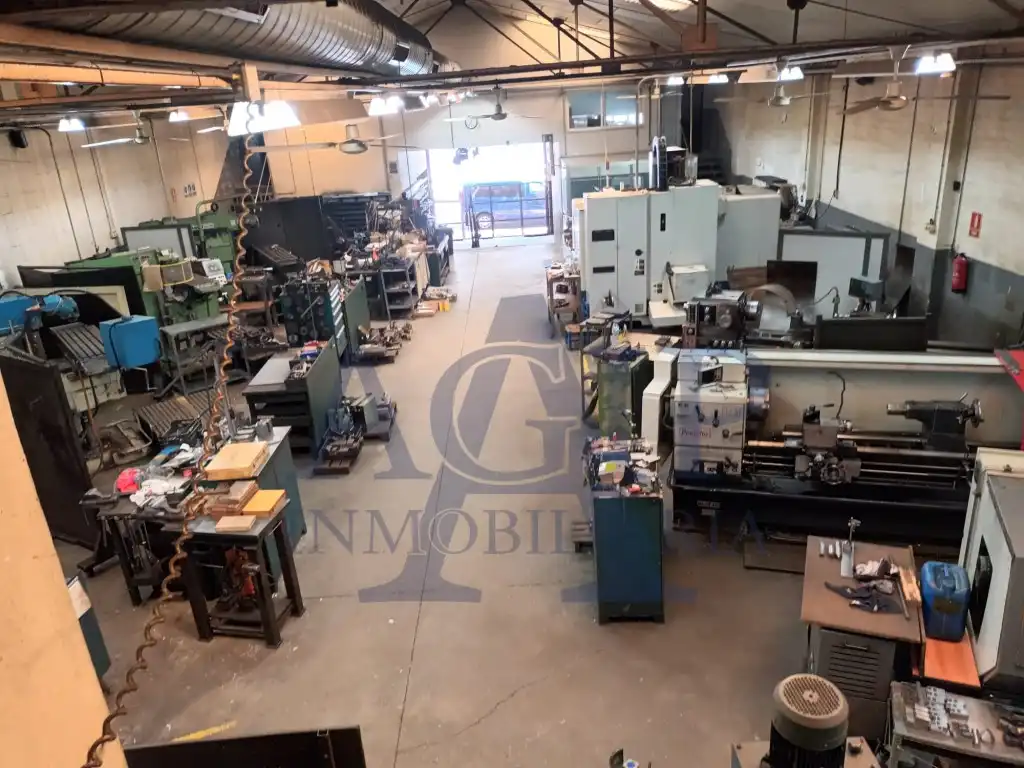 Nau industrial en venda en Sabadell