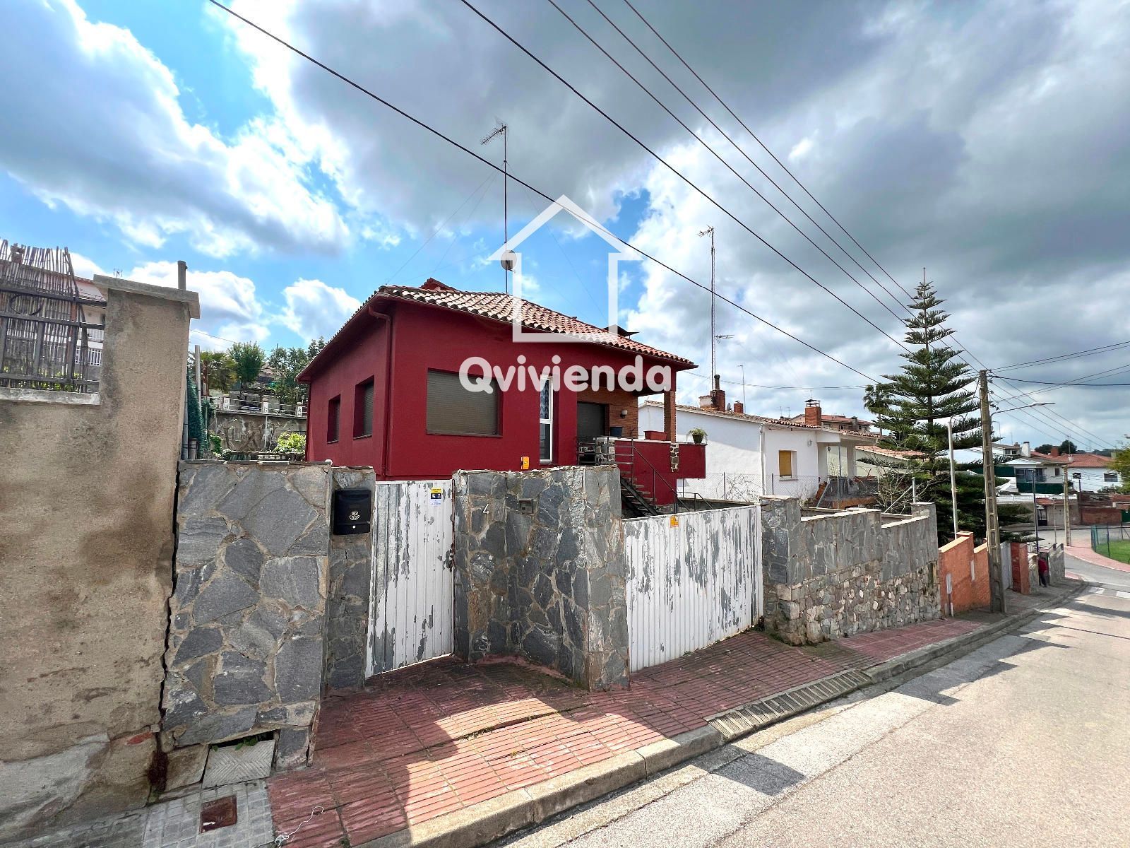 Exterior view of Flat for sale in Terrassa  with Swimming Pool