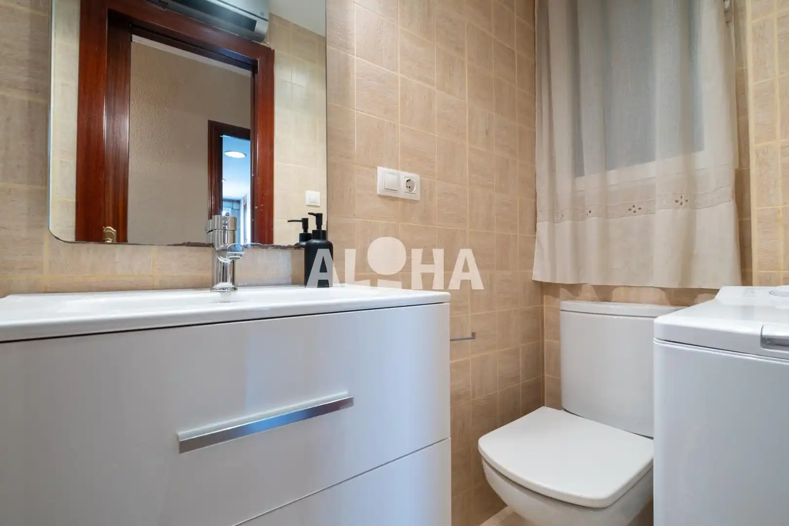Bathroom of Flat for rent in Valencia  with Air Conditioner, Heating and Furnished