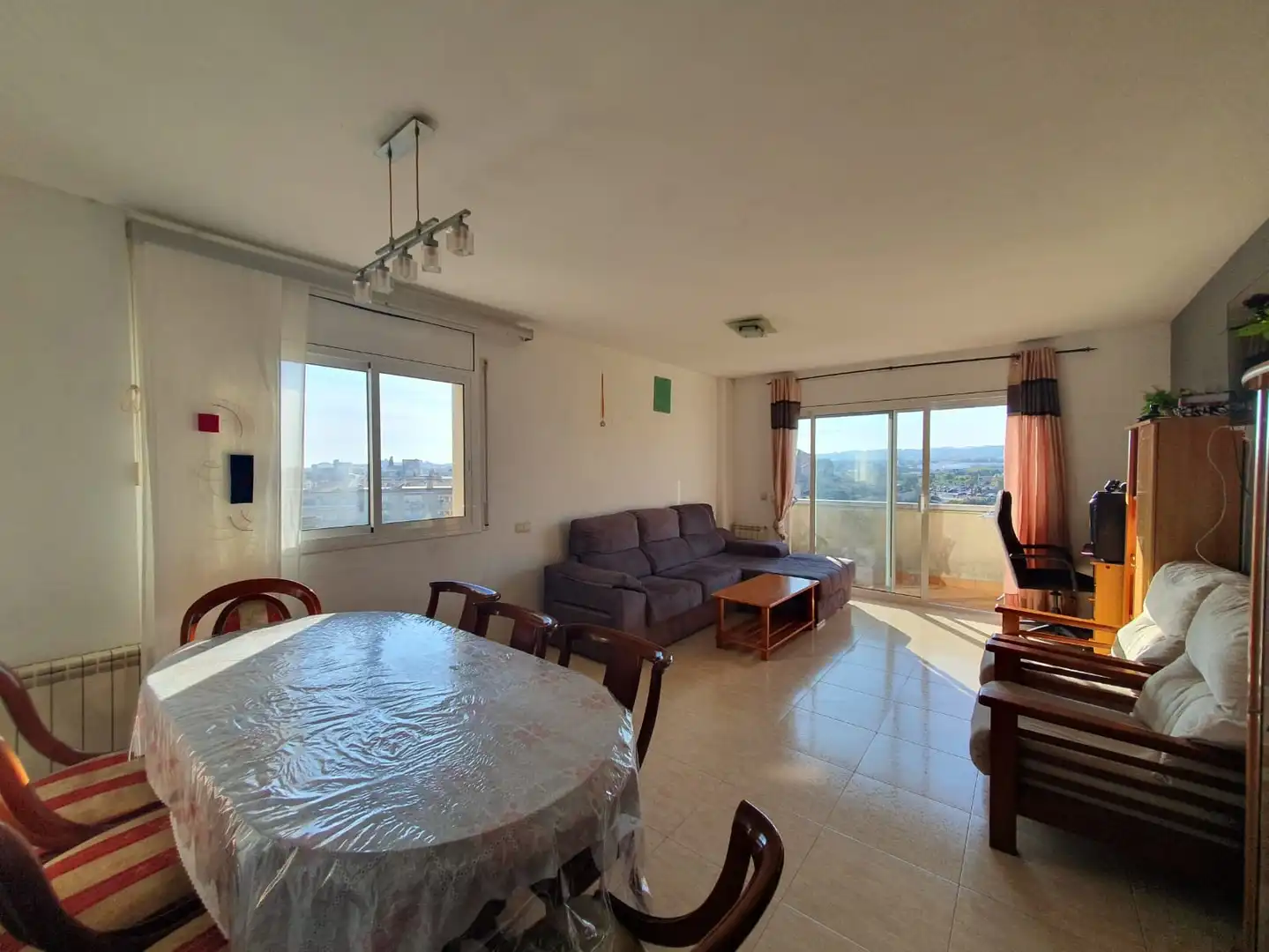 Wohnzimmer von Dachboden zum Verkauf in Vilanova i la Geltrú mit Klimaanlage, Heizung und Terrasse