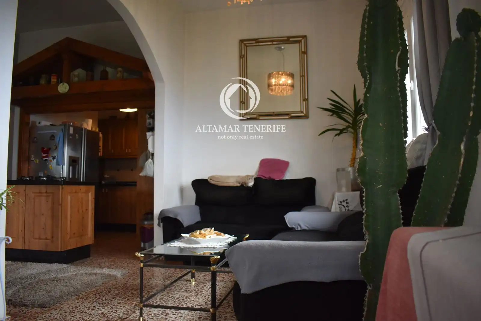 Sala d'estar de Casa o xalet en venda en Icod de los Vinos amb Terrassa, Traster i Moblat