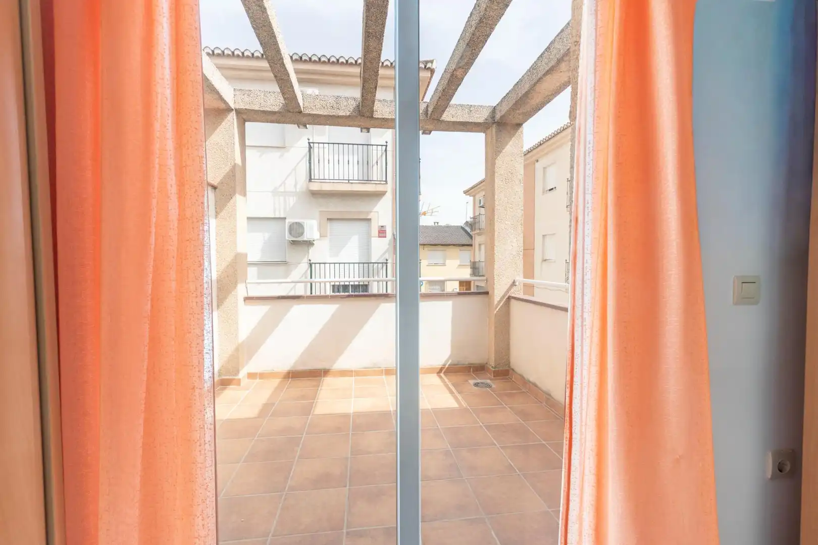 Terrassa de Casa adosada en venda en Fuente Vaqueros amb Aire condicionat