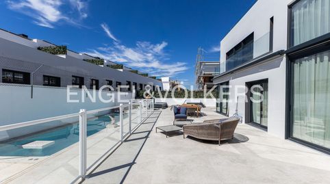 Exclusiva villa contemporánea en Montgat con piscina, jacuzzi, ascensor, garaje para tres vehículos y vistas panorámicas al mar, m, imatge 2
