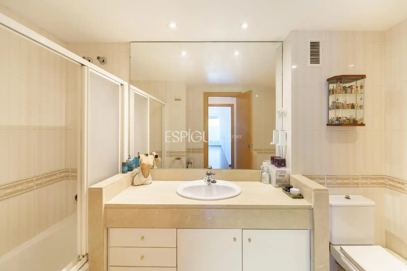 Baño de Casa adosada en venta en Tiana con Calefacción, Jardín privado y Parquet