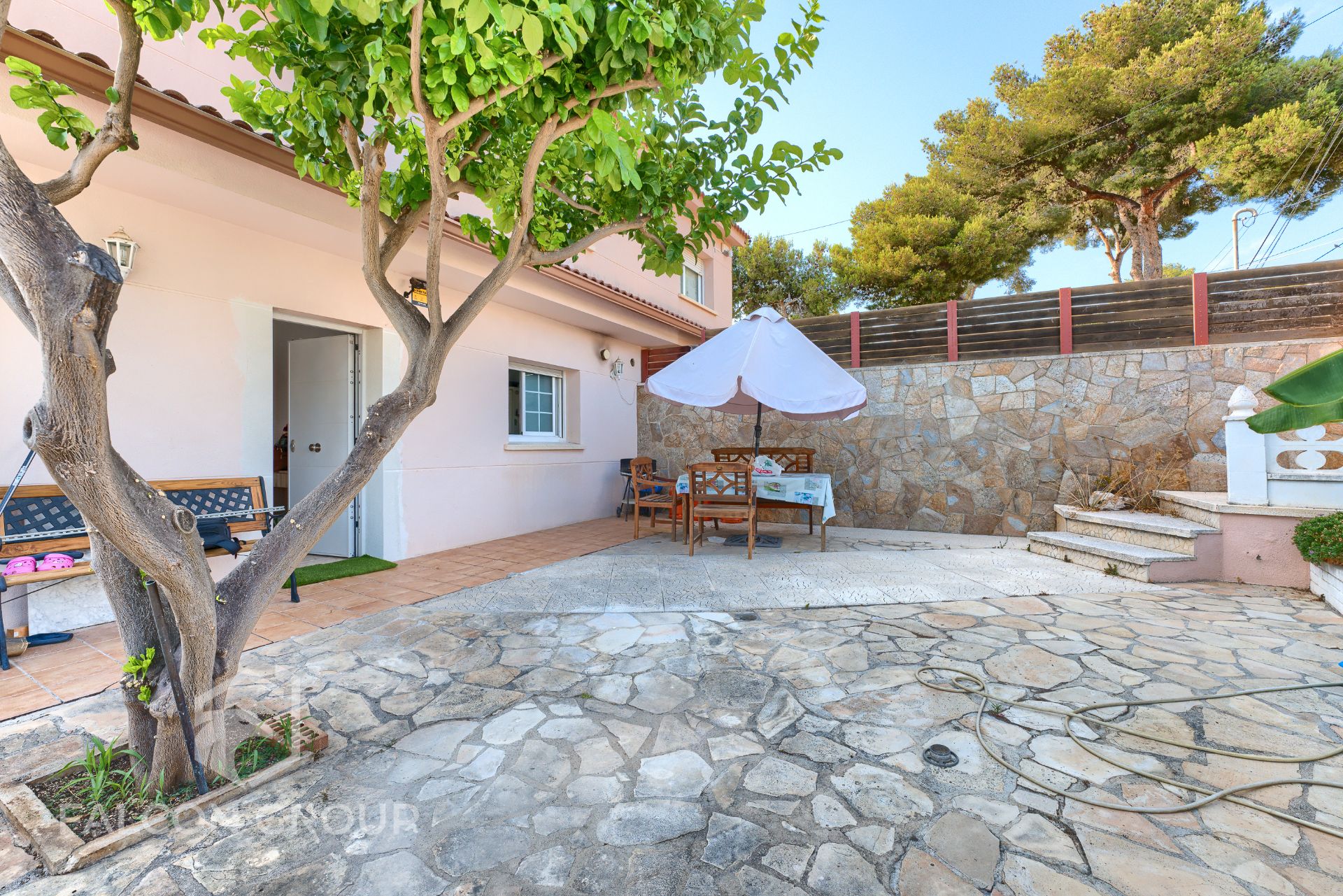 Garden of Single-family semi-detached for sale in Cubelles  with Terrace, Storage room and Furnished