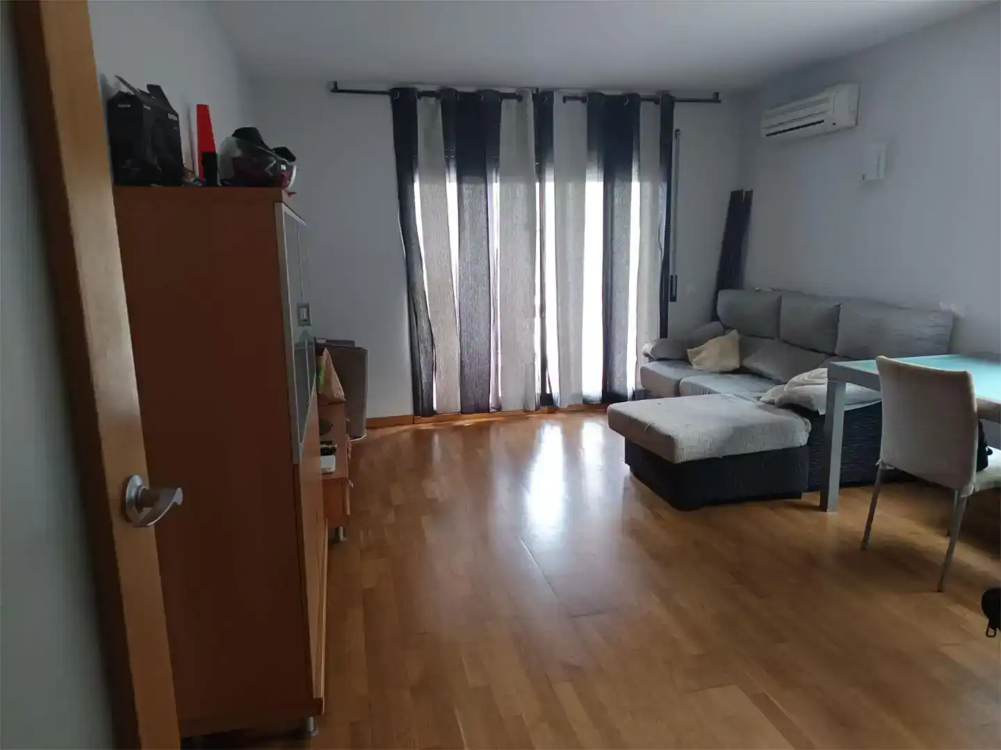Wohnzimmer von Erdgeschoss zum Verkauf in Mont-roig del Camp mit Klimaanlage, Schwimmbad und Balkon