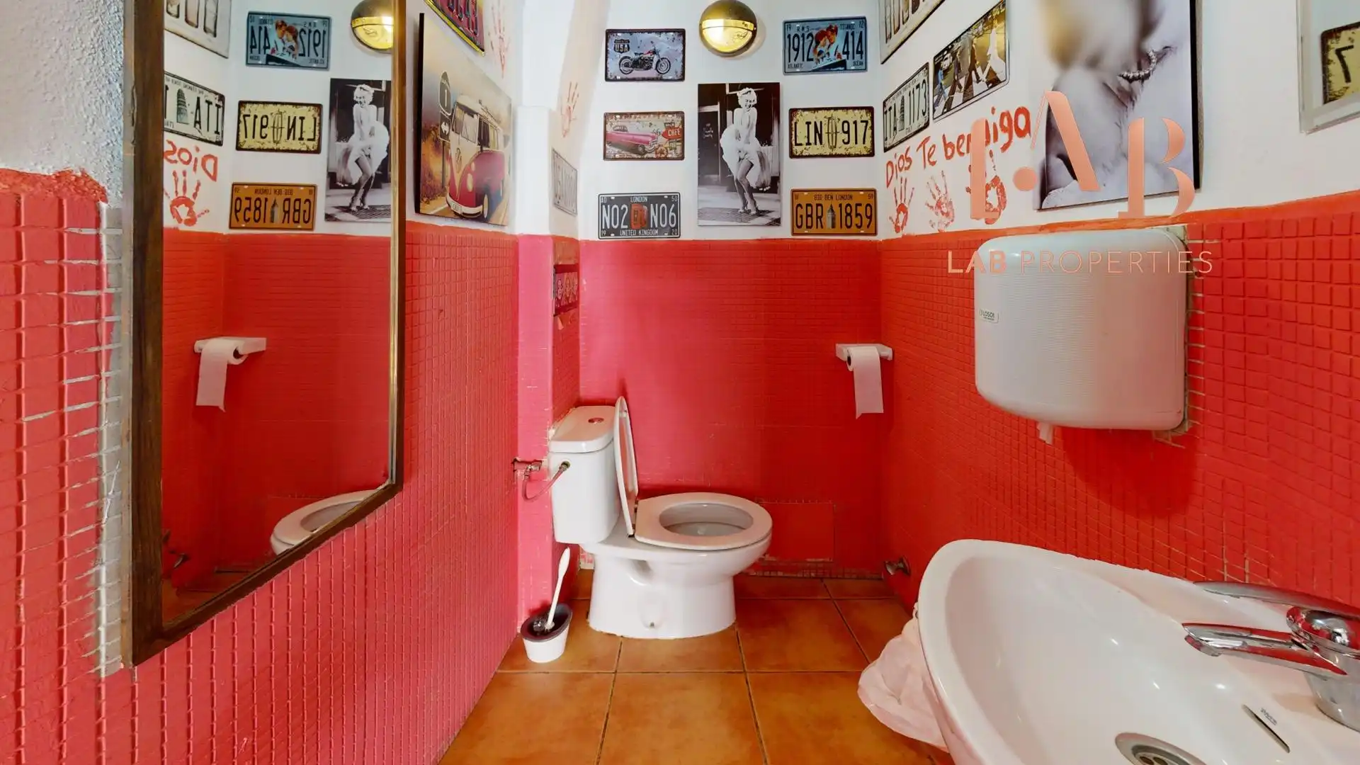 Bathroom of Commercial properties for rent in  Palma de Mallorca  with Air Conditioner and Furnished