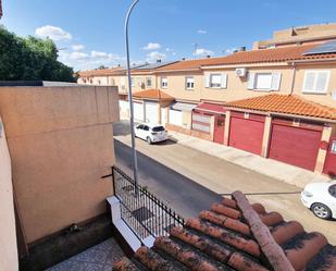 Vista exterior de Casa adosada en venda en Badajoz Capital amb Aire condicionat, Calefacció i Terrassa