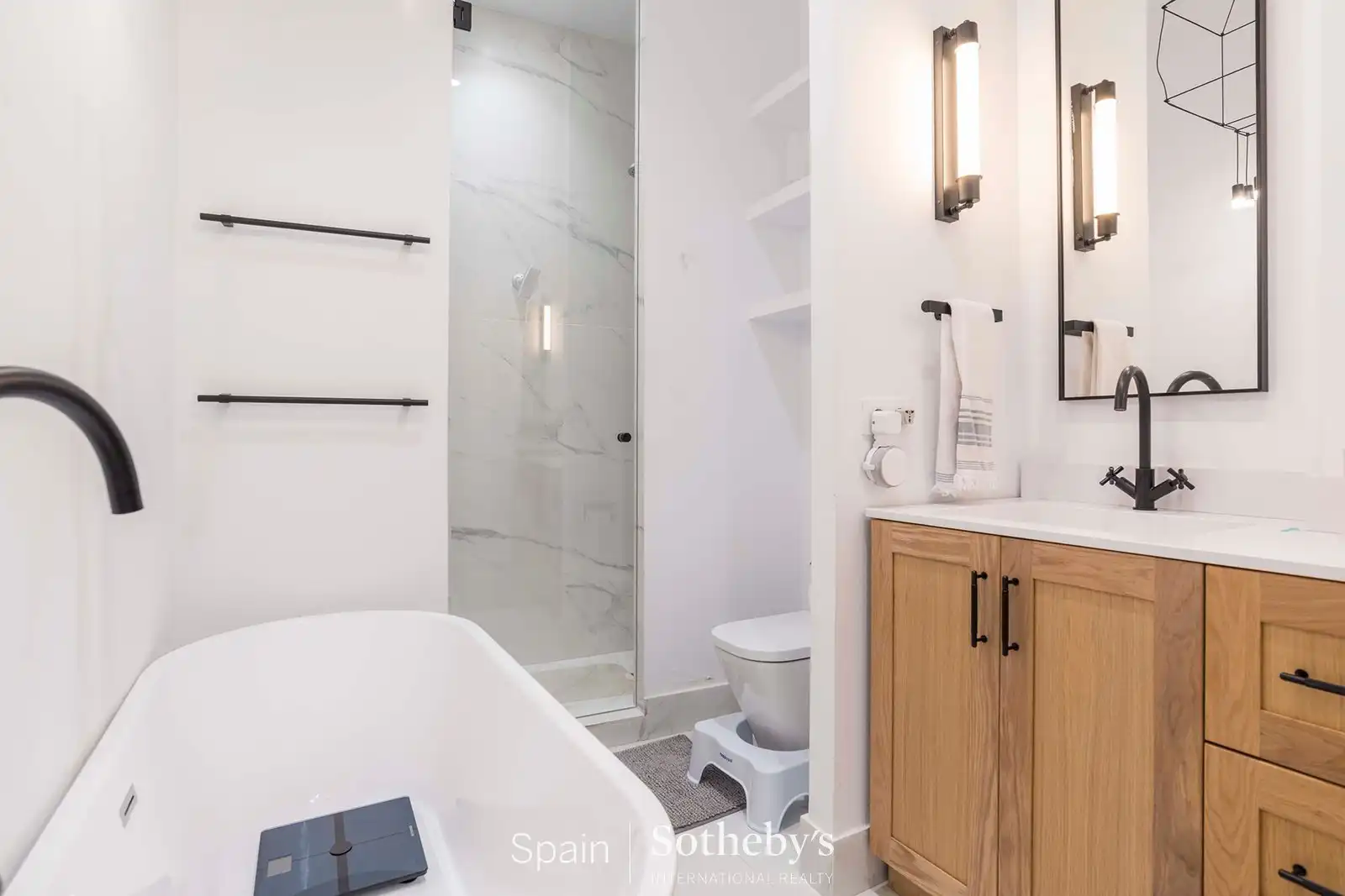 Bany de Apartament de lloguer en Madrid amb Aire condicionat, Calefacció i Terrassa