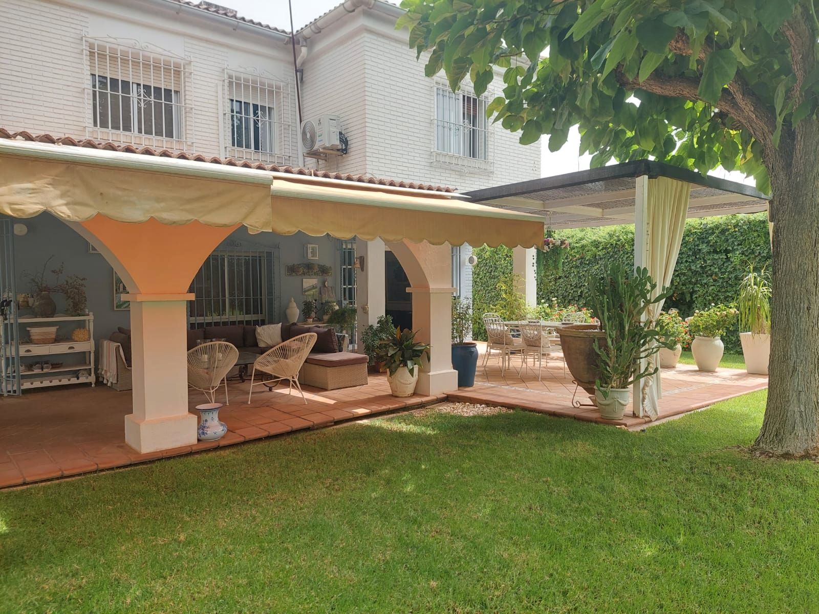 Terrassa de Casa o xalet en venda en  Córdoba Capital amb Aire condicionat, Calefacció i Jardí privat
