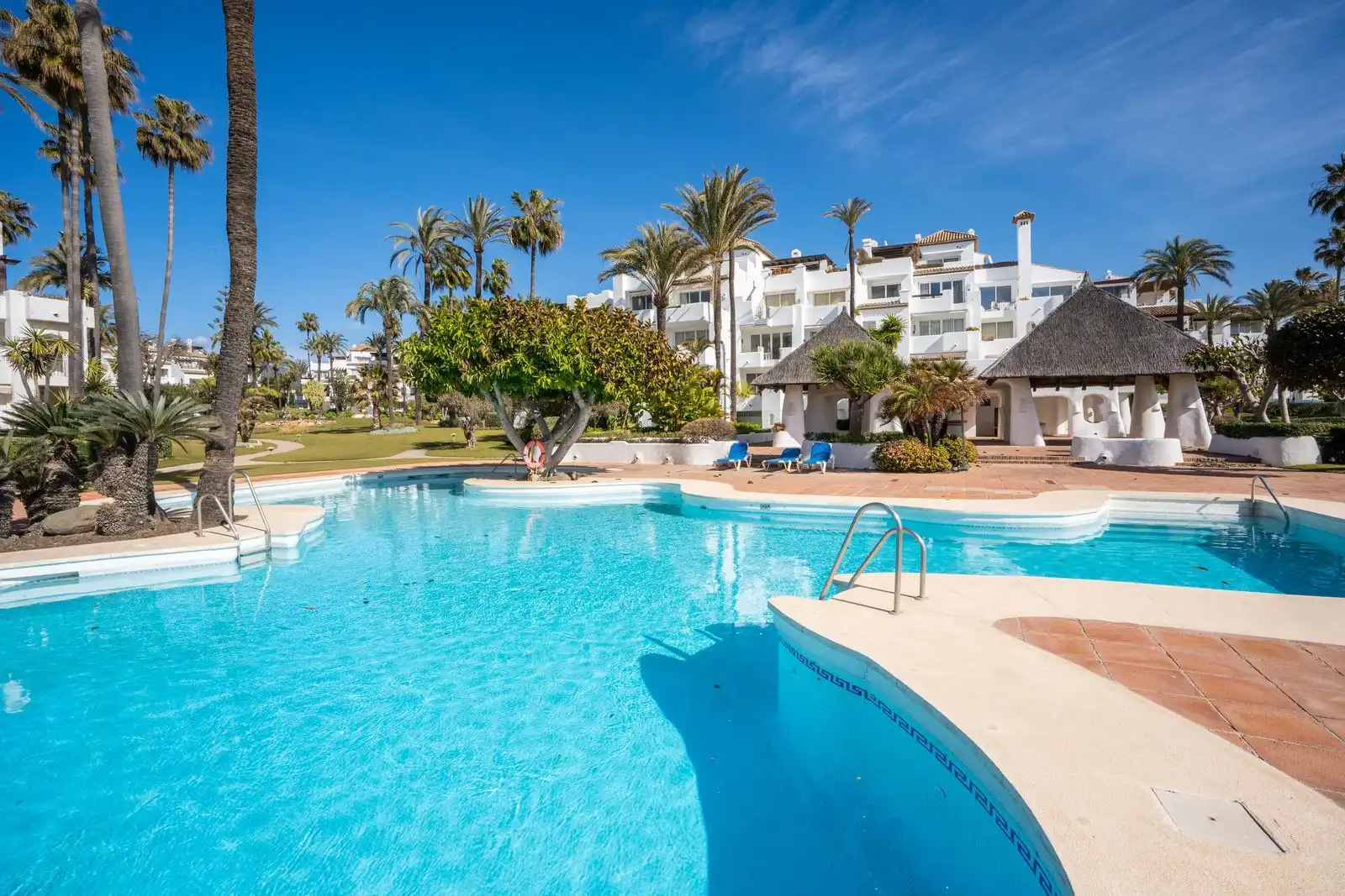 Jardí de Apartament en venda en Estepona amb Terrassa, Traster i Moblat