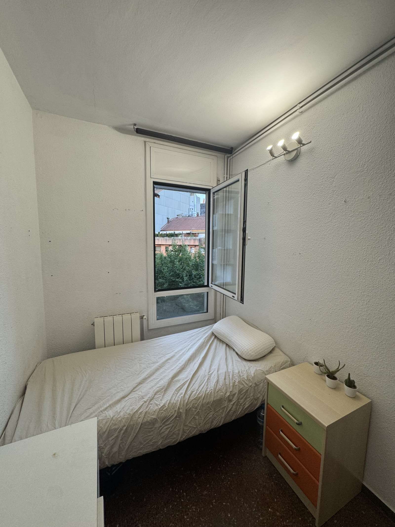Dormitori de Pis per a compartir en  Barcelona Capital amb Aire condicionat, Calefacció i Terrassa