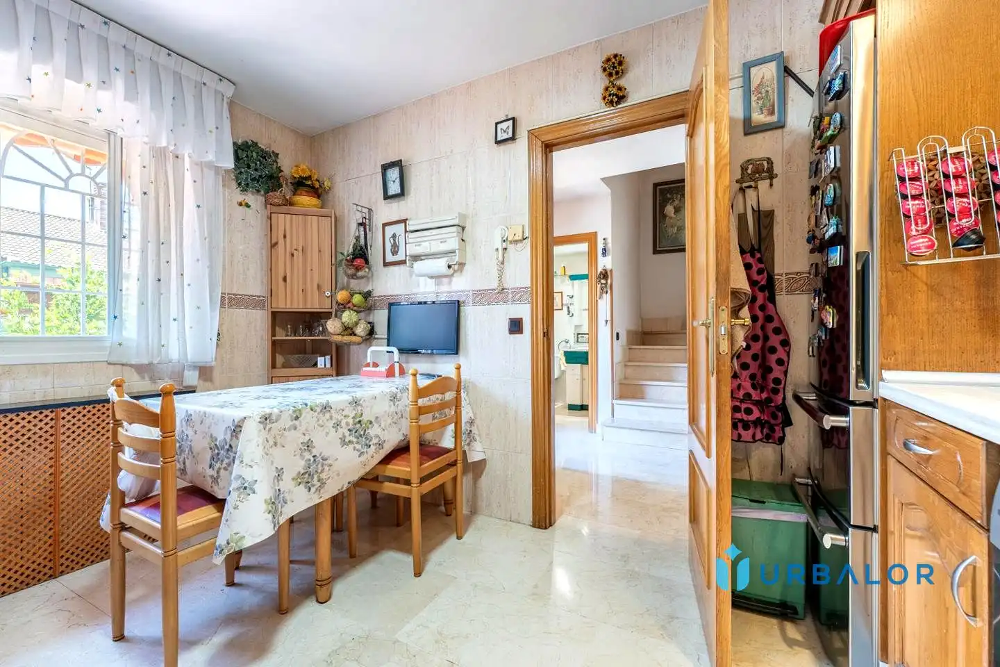 Cocina de Casa adosada en venta en Alcorcón con Calefacción, Jardín privado y Parquet