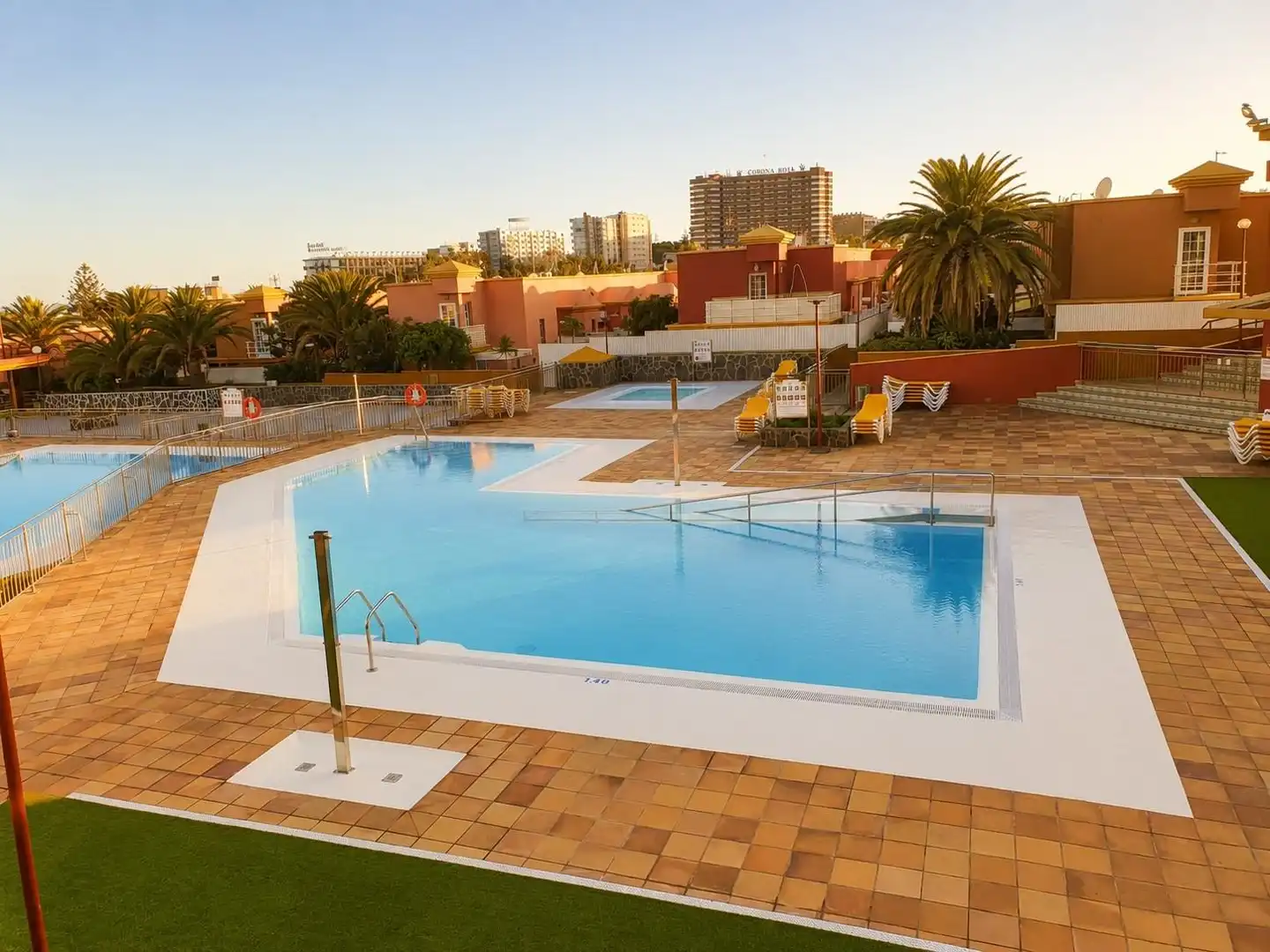 Piscina de Casa o xalet de lloguer en San Bartolomé de Tirajana amb Aire condicionat, Terrassa i Piscina comunitària