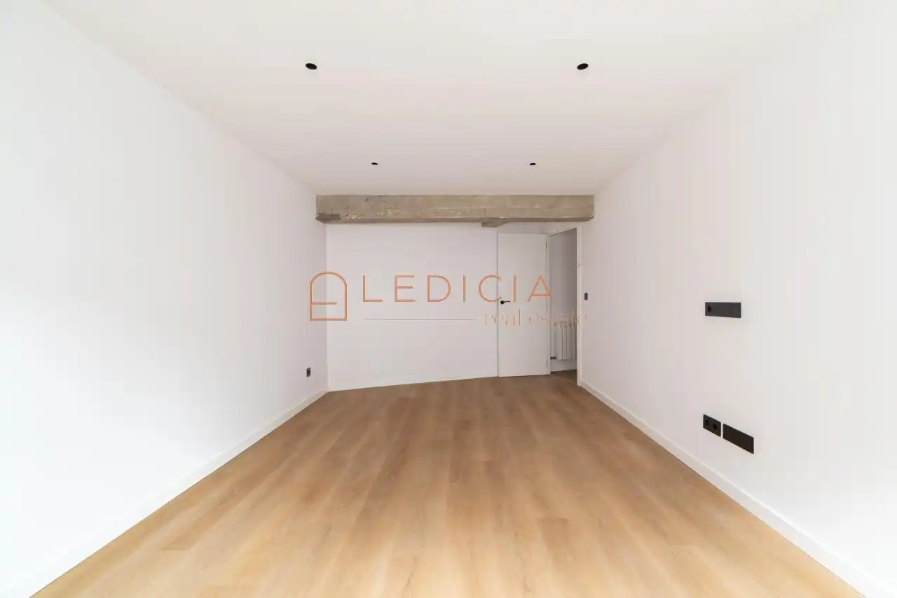 Bedroom of Flat for sale in Vigo   with Heating